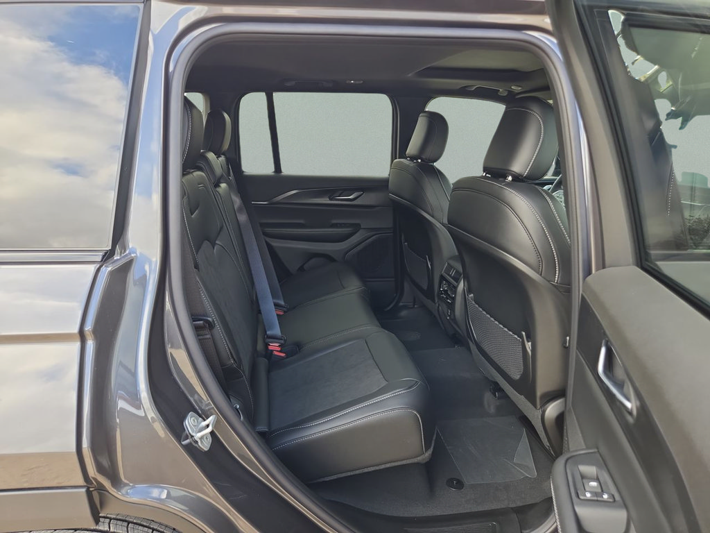 New 2025 Jeep Grand Cherokee Altitude RWD image 32
