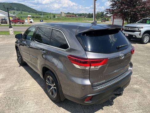 Used 2017 Toyota Highlander LE image 22