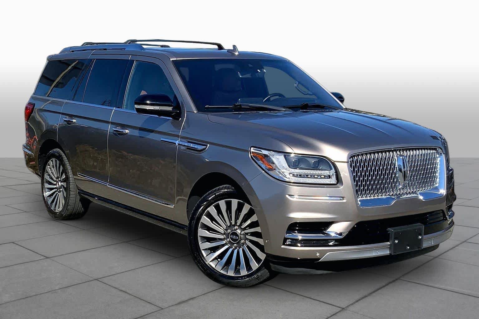 Used 2019 Lincoln Navigator Reserve w/ Cargo Package AWD/4WD image 3