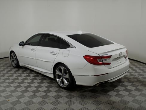 Used 2018 Honda Accord Touring image 9