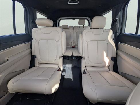 New 2025 Jeep Grand Cherokee L Limited w/ Luxury Tech Group II image 19