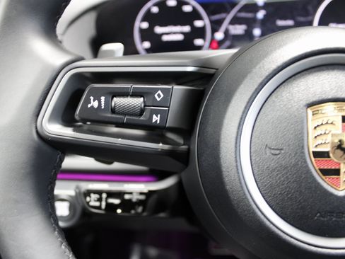 Certified 2025 Porsche Panamera 4 image 28