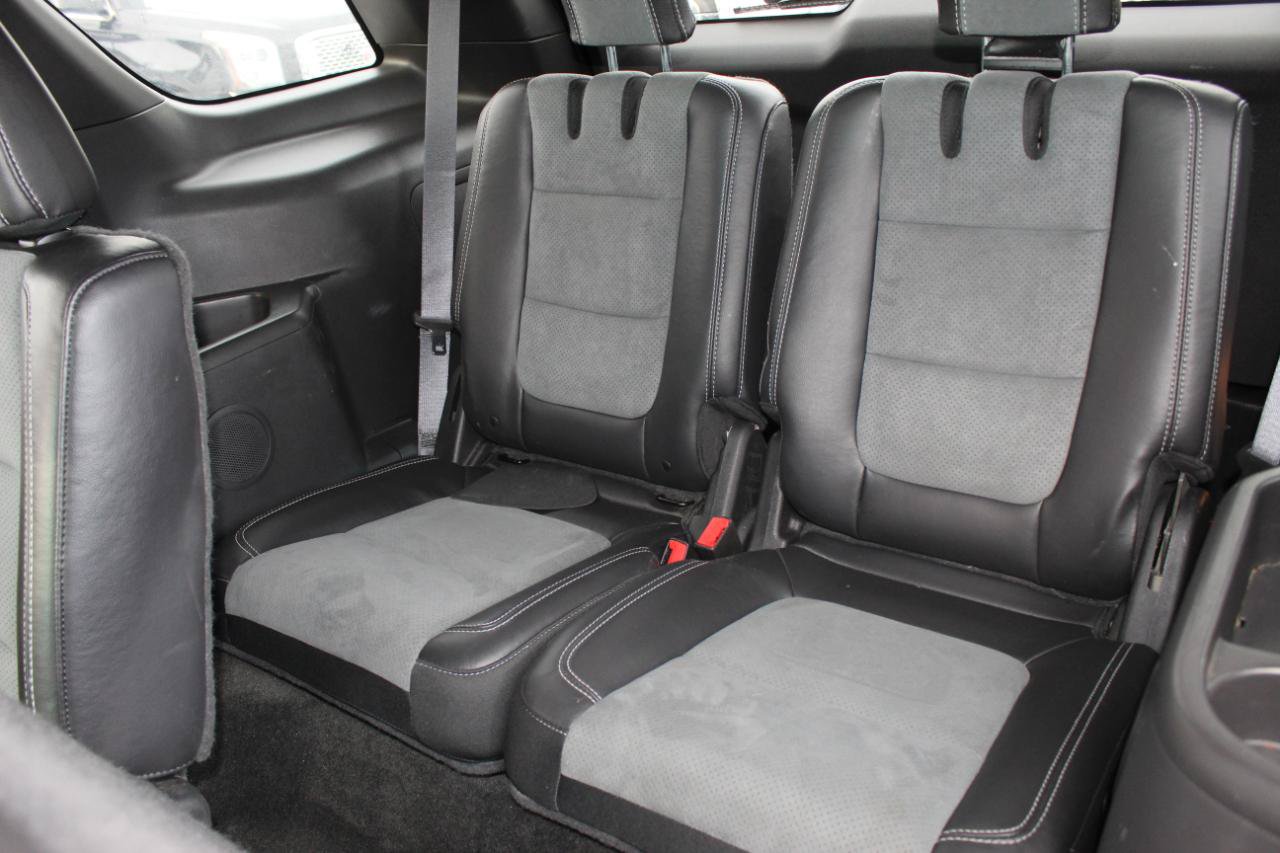 Used 2015 Ford Explorer XLT w/ Equipment Group 202A AWD/4WD image 17