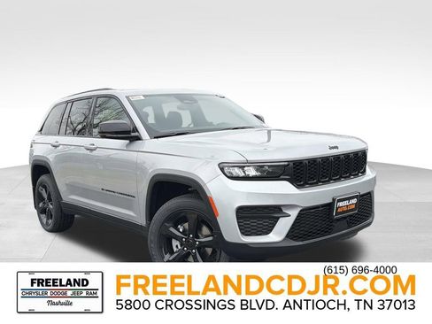 New 2025 Jeep Grand Cherokee Altitude w/ Trailer Tow Package AWD/4WD image 1