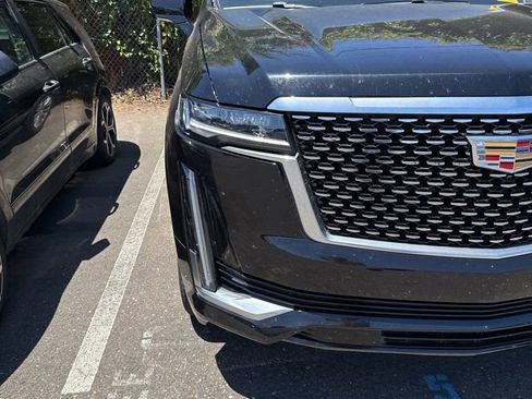 Used 2024 Cadillac Escalade ESV Premium Luxury AWD/4WD image 3