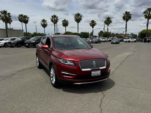 Used 2019 Lincoln MKC Select w/ Select Plus Package AWD/4WD image 3