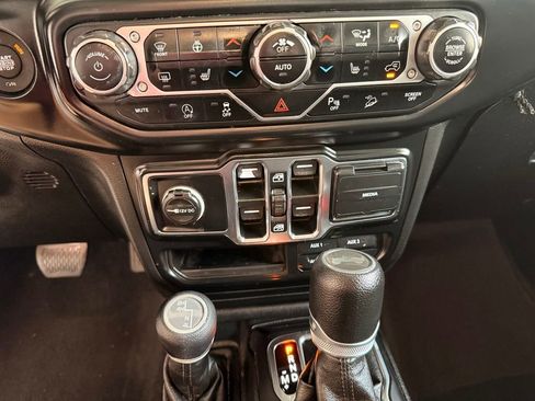Used 2021 Jeep Wrangler Unlimited Sport AWD/4WD image 26