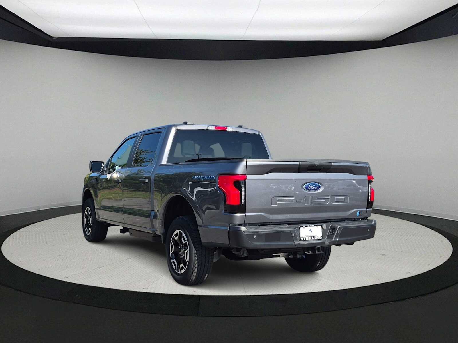 Used 2023 Ford F150 Lightning 4x4 SuperCrew image 6