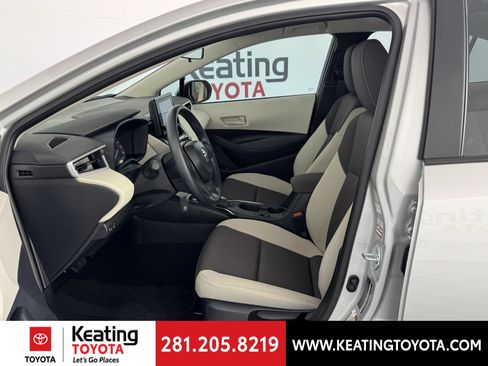 Used 2025 Toyota Corolla LE FWD image 14