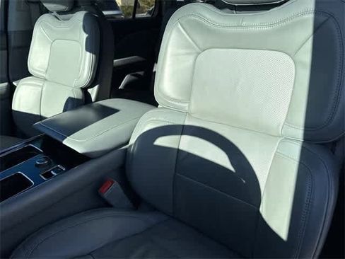 Used 2020 Lincoln Aviator Reserve w/ Equipment Group 202A image 11