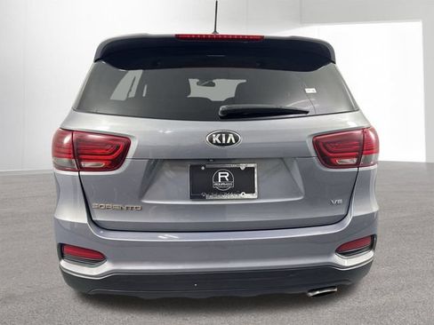 Used 2020 Kia Sorento FWD V6 image 31