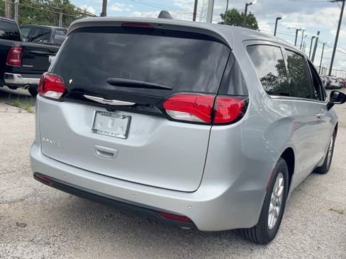 New 2026 Chrysler Voyager LX image 6