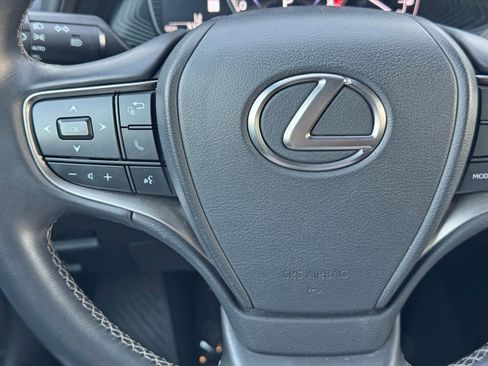 Used 2022 Lexus UX 200 image 18