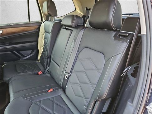 Used 2025 Volkswagen Atlas SE FWD image 19