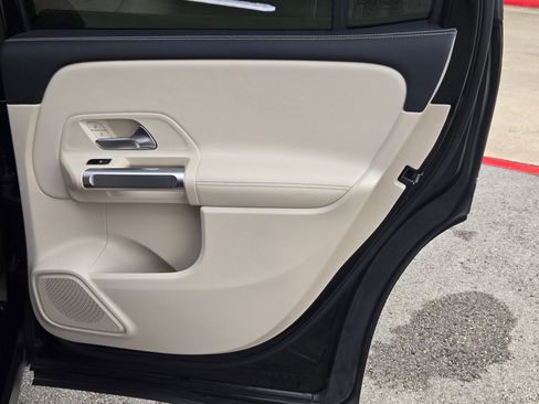 Used 2021 Mercedes-Benz GLB 250 image 26