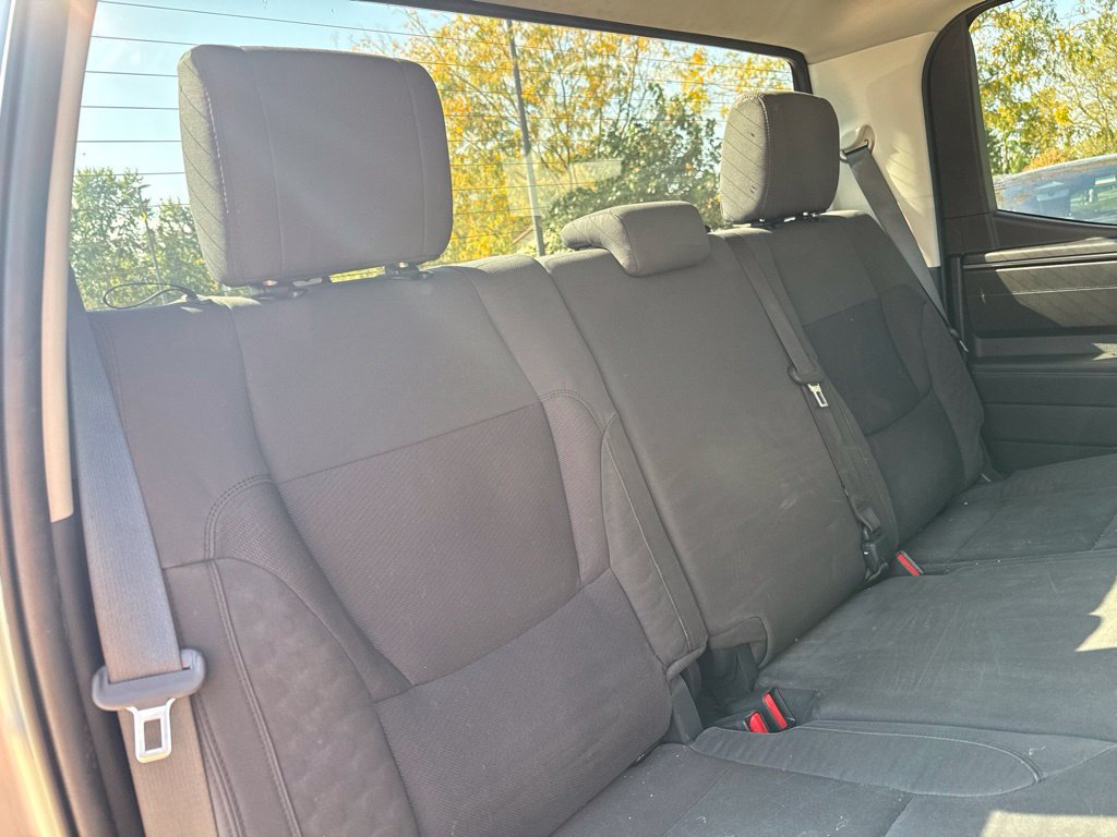 Used 2022 Toyota Tundra SR5 w/ SR5 Convenience Package AWD/4WD image 15