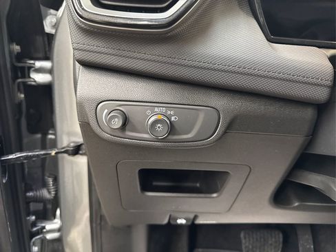 Used 2025 Chevrolet TrailBlazer LT w/ Convenience Package image 25