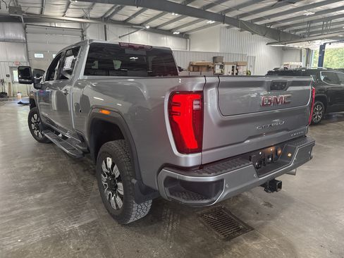 Used 2025 GMC Sierra 3500 Denali w/ Denali Reserve Package AWD/4WD image 4