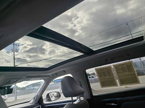 Used 2023 Toyota Highlander Platinum image 24