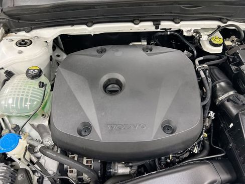 Used 2021 Volvo XC40 T5 R-Design w/ Climate Package image 26