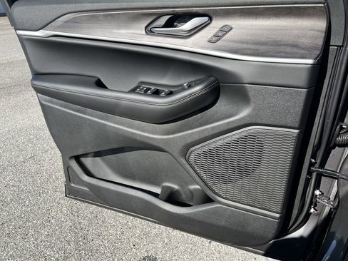 New 2025 Jeep Grand Cherokee L Limited AWD/4WD image 18