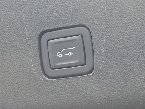 Certified 2023 Chevrolet Traverse LT FWD image 33