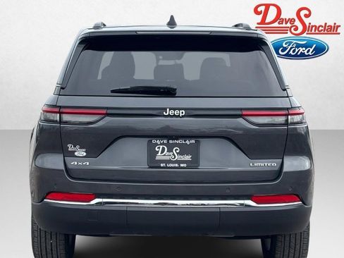 Used 2023 Jeep Grand Cherokee Limited w/ Trailer Tow Prep Group (B) AWD/4WD image 8