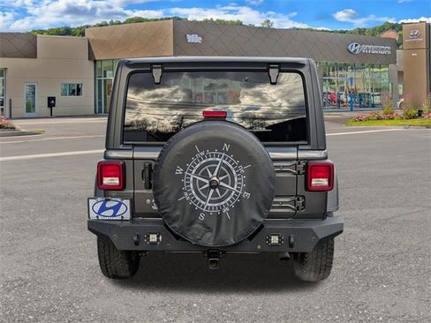 Used 2018 Jeep Wrangler Unlimited Sport S image 4