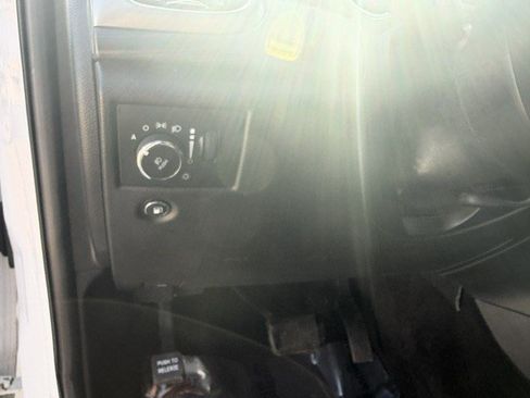 Used 2019 Jeep Grand Cherokee Laredo AWD/4WD image 14