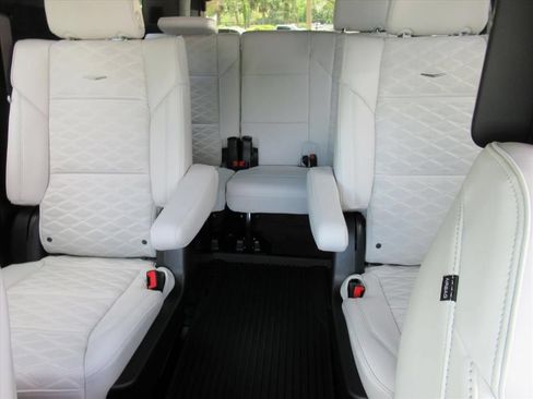 New 2026 Cadillac Escalade ESV Platinum Sport w/ LPO, ONYX Package AWD/4WD image 36