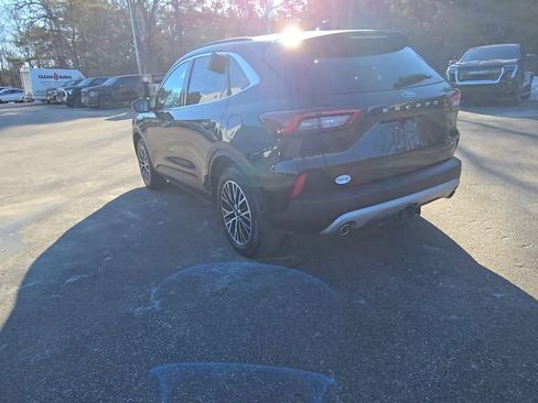Certified 2025 Ford Escape SE w/ PHEV Premium Package FWD image 18