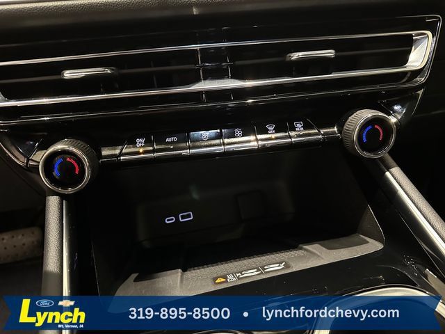 Used 2025 Chevrolet Traverse LT AWD/4WD image 12