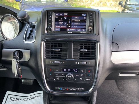 Used 2017 Dodge Grand Caravan GT FWD image 18