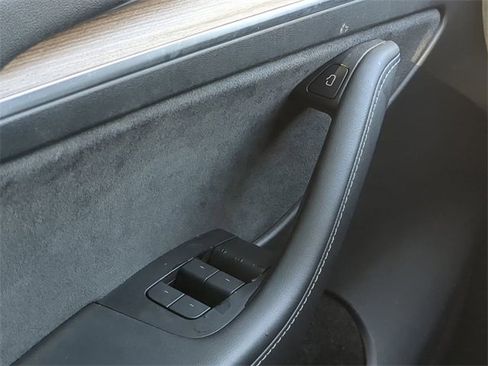 Used 2022 Tesla Model Y Performance image 26