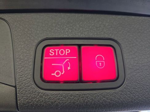 Certified 2022 Mercedes-Benz GLB 250 4MATIC w/ Premium Package Lite image 14