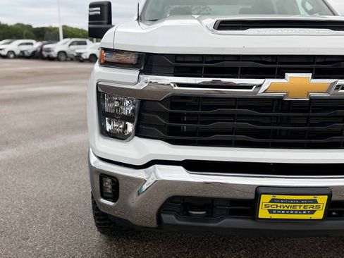 Used 2025 Chevrolet Silverado 2500 LT w/ Convenience Package AWD/4WD image 3