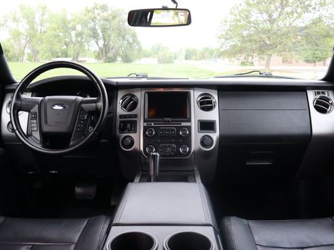 Used 2015 Ford Expedition EL XLT w/ Equipment Group 202A AWD/4WD image 16