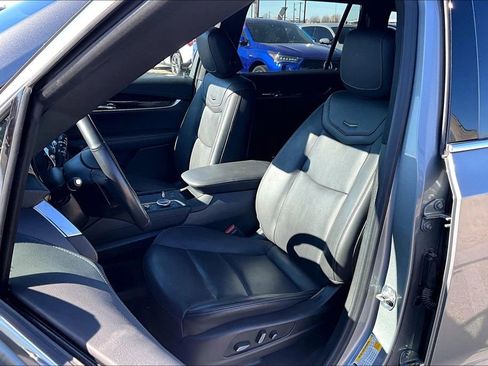 Used 2025 Cadillac XT6 Premium Luxury image 35