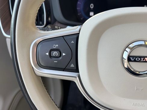 Used 2022 Volvo XC60 B5 Momentum w/ Climate Package image 27