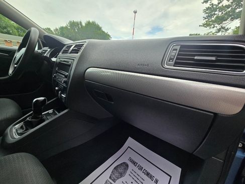 Used 2015 Volkswagen Jetta SE FWD image 25
