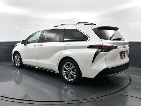 Used 2021 Toyota Sienna Platinum image 35