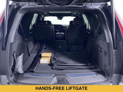 Certified 2022 Cadillac Escalade Premium Luxury Platinum AWD/4WD image 16