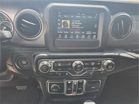 Used 2019 Jeep Wrangler Unlimited Sport S AWD/4WD image 15