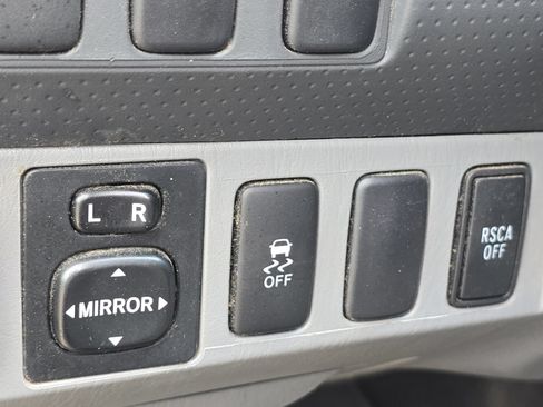 Used 2014 Toyota Tacoma 4x4 Double Cab w/ SR5 Package image 32