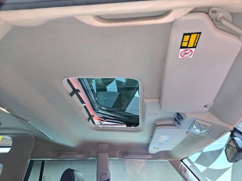 Used 2004 Land Rover Discovery S image 73