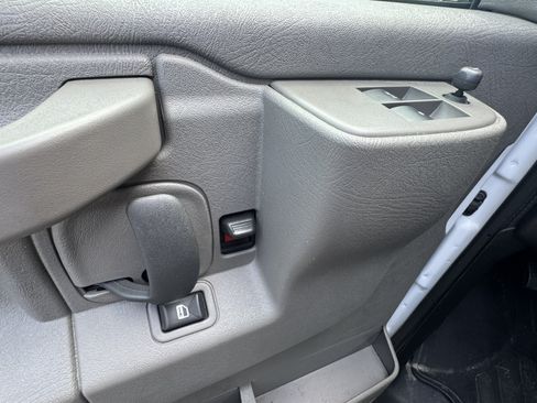 Used 2025 GMC Savana 3500 LT w/ LT Preferred Equipment Group RWD image 11