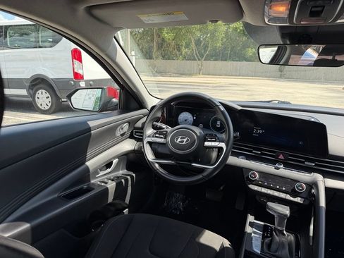 Used 2025 Hyundai Elantra SEL FWD image 25