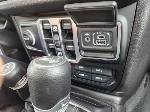 Used 2025 Jeep Wrangler Unlimited Sport AWD/4WD image 29