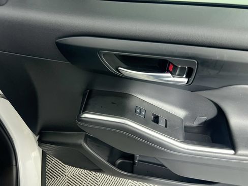 Used 2022 Toyota Highlander XLE FWD image 28