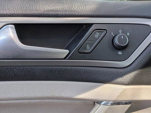 Used 2016 Volkswagen Golf SE w/ Lighting Package image 3